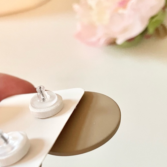 Tan Round Button Style Disk Earrings, Retro 50s, 60s 80s 90s NEW - Picture 3 of 3